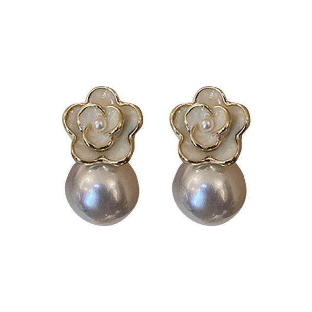 Enamel flower pearl ear studs