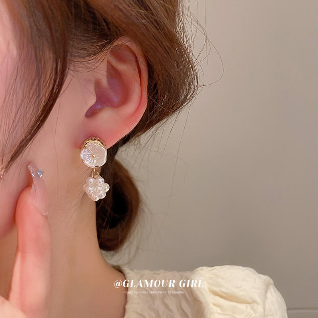 Vintage flower pearl earrings