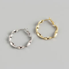S925 Mobius strip huggie earrings