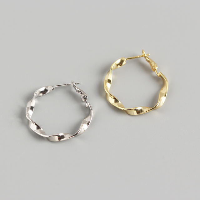 S925 Mobius strip huggie earrings