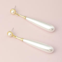 Faux pearl dropped earrings