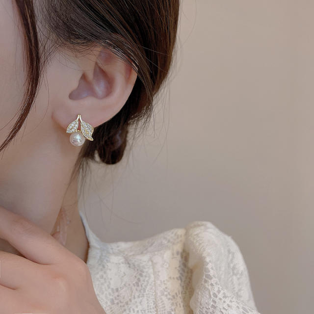 Korean fashion chic pearl ear studs women