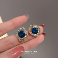 Sapphire blue square gem classic ear studs