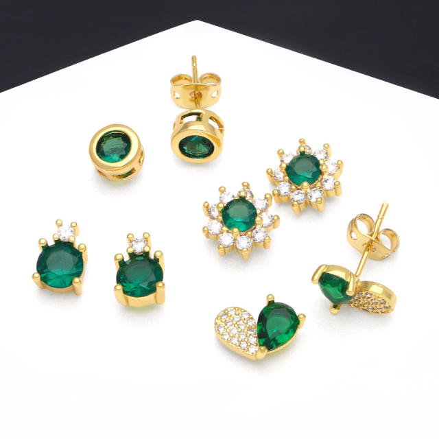 Concise emerald ear studs