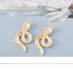 Enamel snakel black color earrings