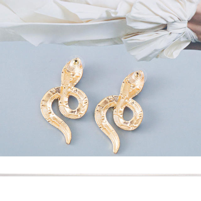 Enamel snakel black color earrings