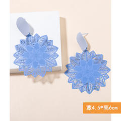 Chinse trend hollow metal creative earrings for women
