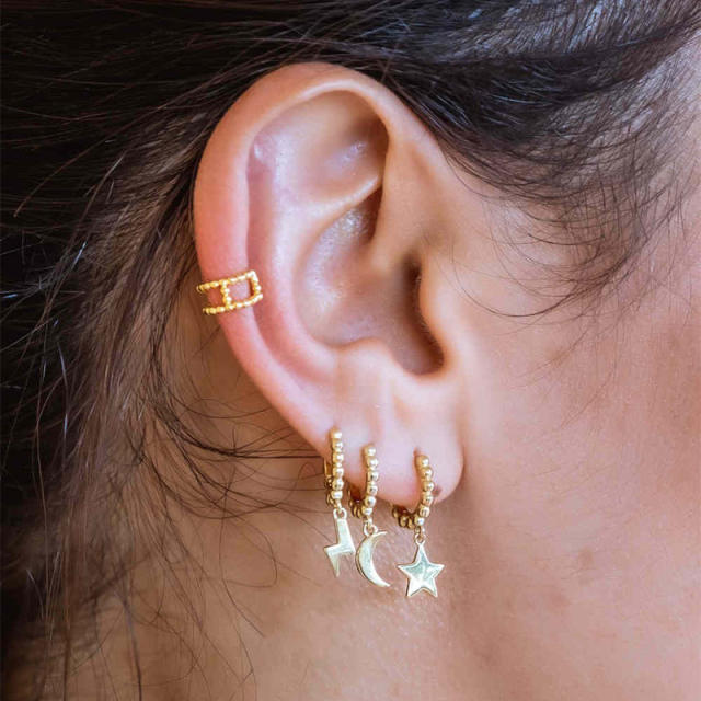 Concise star charm huggie earrings