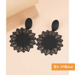 Chinse trend hollow metal creative earrings for women