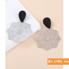 Chinse trend hollow metal creative earrings for women