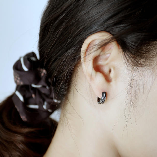 C shape vintage titanium steel earrings