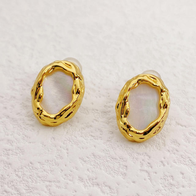 18KG color shell statement ear studs