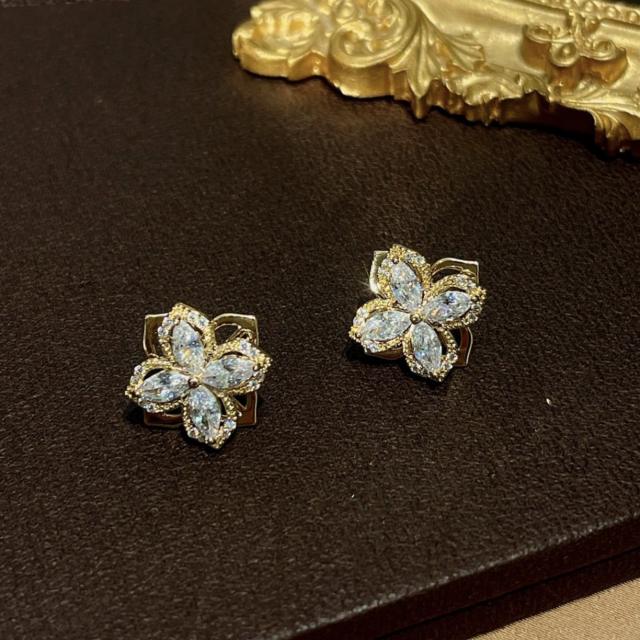 Tiktok hot sale cubic zircon clover rotatable ear studs