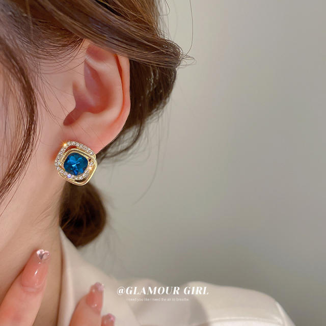Sapphire blue square gem classic ear studs
