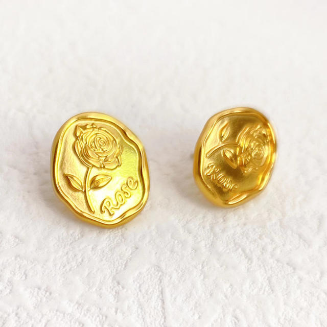 Embossed rose rose pattern vintage ear studs