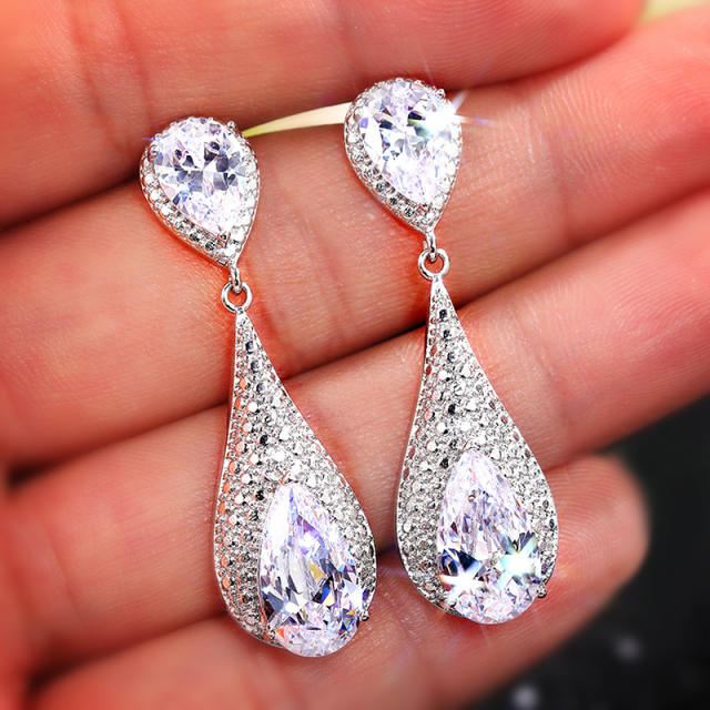 Elegant drop earrings