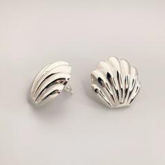 18KG unique shell shape ear studs