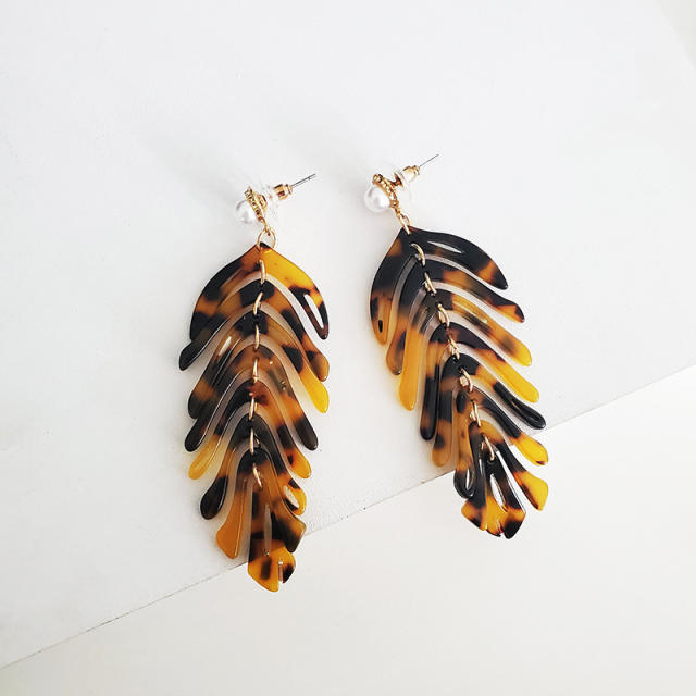 Concise acrylic leaf design earrings