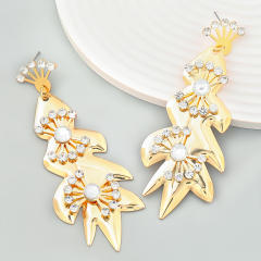 Rhinestone leaf shape chunky earrings