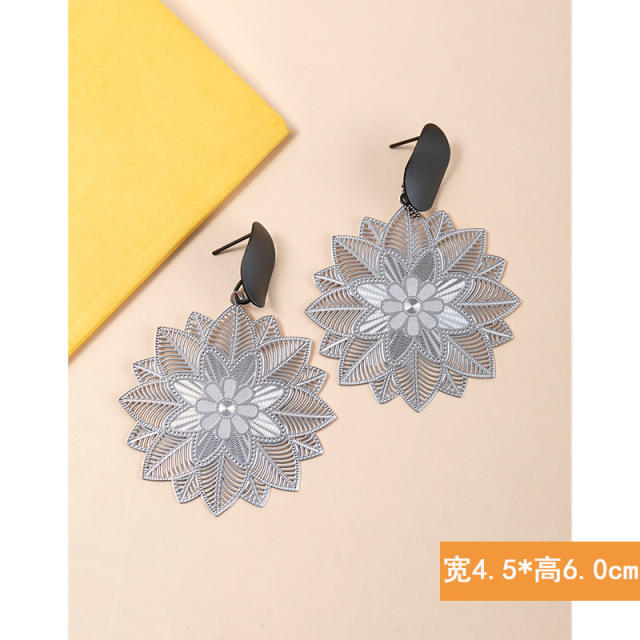 Chinse trend hollow metal creative earrings for women