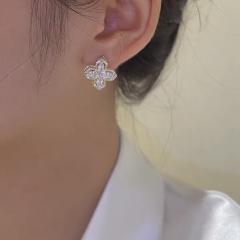 Tiktok hot sale cubic zircon clover rotatable ear studs