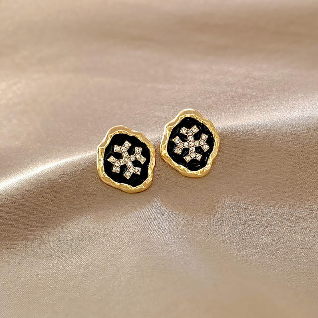 Korean fashion 925 needle black white ear studs