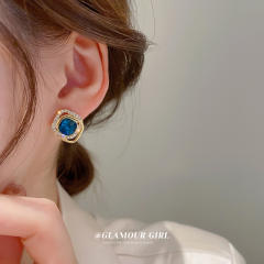 Sapphire blue square gem classic ear studs