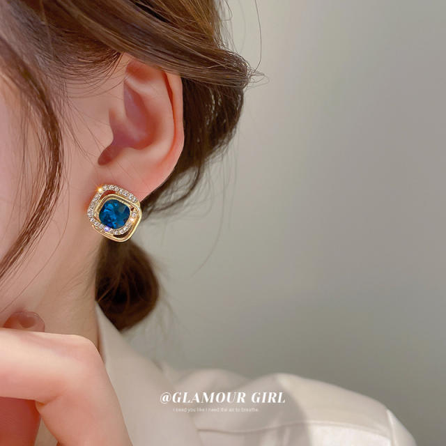 Sapphire blue square gem classic ear studs