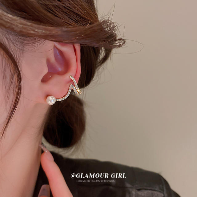 Rhinestone pearl wave shape ear studs
