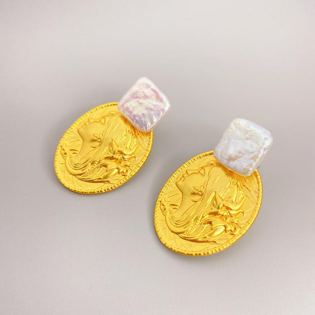 18KG Oval shape portrait relief ear studs