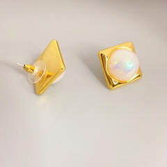 Square shaped pearl ear studs