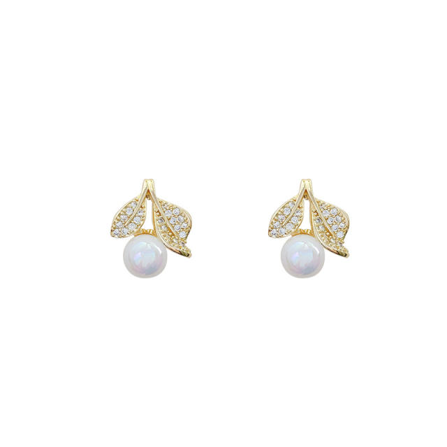 Korean fashion chic pearl ear studs women