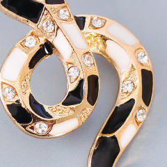 Enamel snakel black color earrings