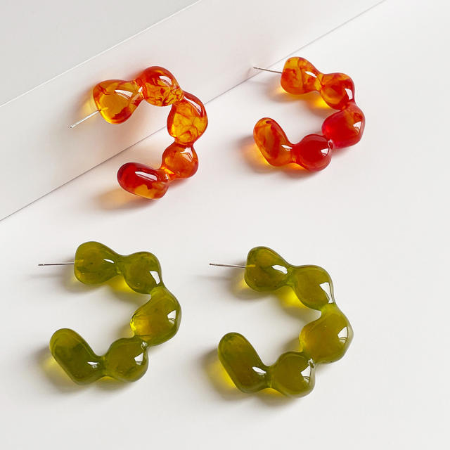 Retro irregular resin C- shaped earrings