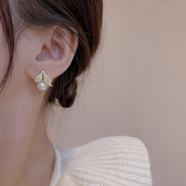 Korean fashion chic pearl ear studs women