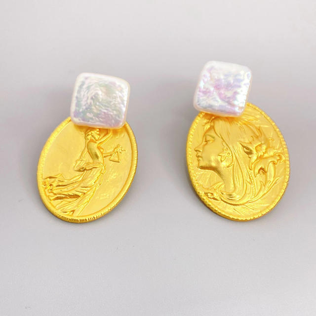 18KG Oval shape portrait relief ear studs