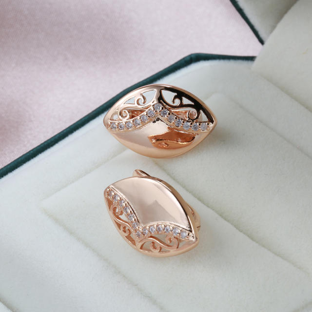 New Diamond hollow earrings