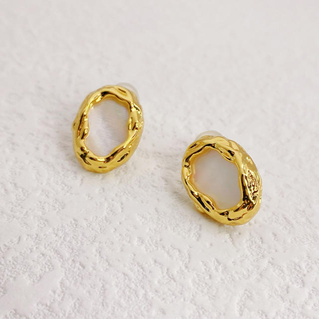 18KG color shell statement ear studs