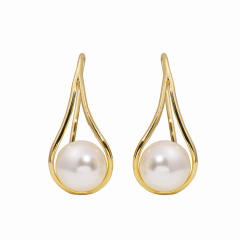 Simple pearl clip on earrings