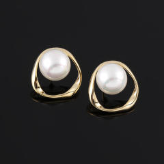 Pearl clip on earrings