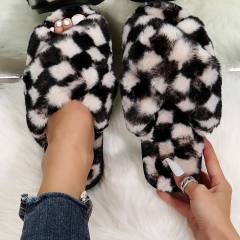 Fluffy checkered flat slippers
