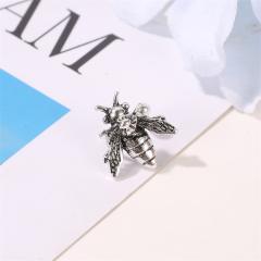 Retro bee alloy ear cuff