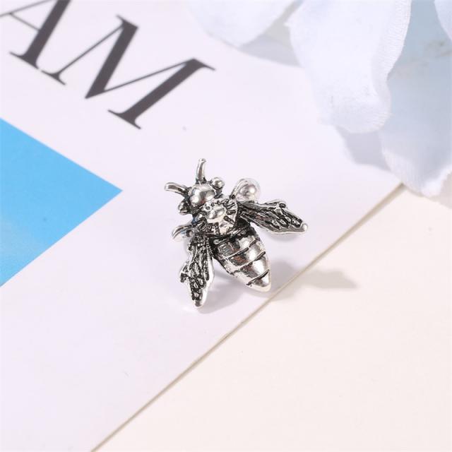 Retro bee alloy ear cuff
