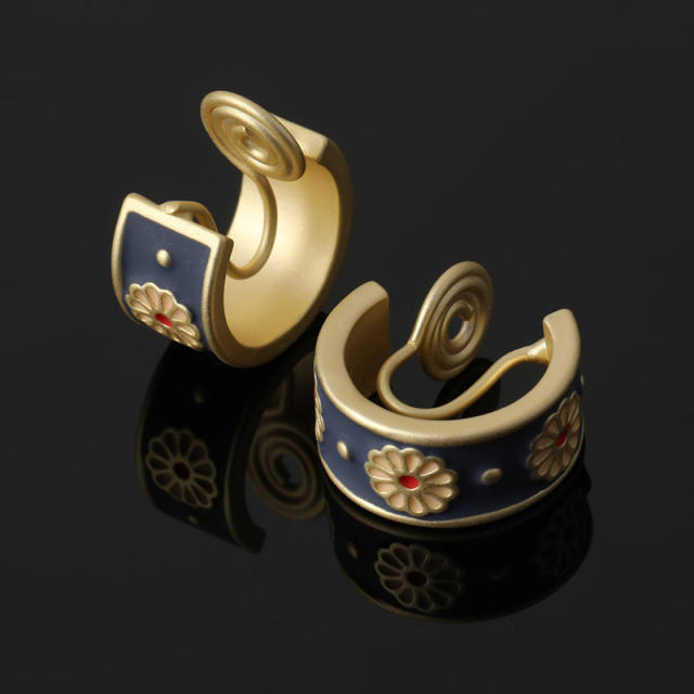 Vintage daisy C shaped clip on earrings
