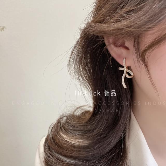 Tiktok same design cubic zircon bowknot huggie earrings