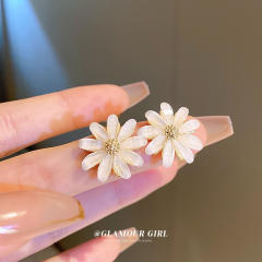 Silver needle summer daisy flower drop earrings