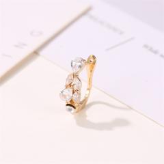 Diamond vine ear cuff