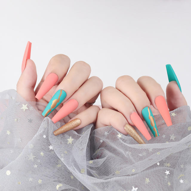 Contrast color false nails