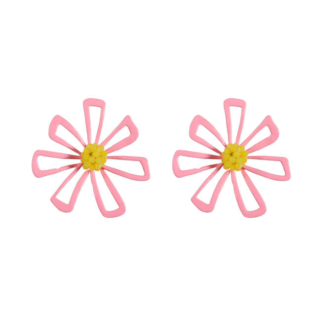 Natural hollow petal flower ear studs