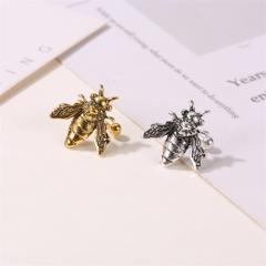 Retro bee alloy ear cuff